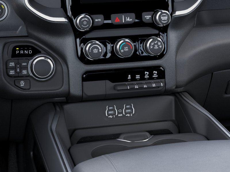 New 2026 Diamond Black Crystal Pearl-Coat Exterior Paint RAM RAM 1500 BIG HORN CREW CAB 4X4 image 24