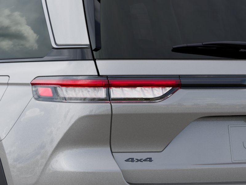 New 2026 Silver Zynith Jeep Laredo Altitude image 9