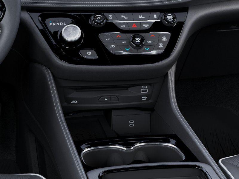 New 2027 Diamond Black Crystal Pearl-Coat Exterior Paint Chrysler Limited image 24