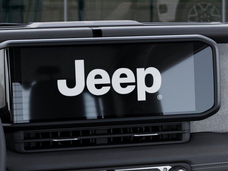 New 2026 Granite Crystal Metallic Clear Jeep WRANGLER 4-DOOR SAHARA image 18
