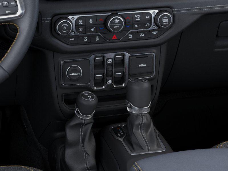 New 2026 Granite Crystal Metallic Clear Jeep WRANGLER 4-DOOR SAHARA image 24