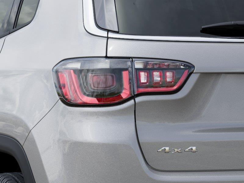 New 2026 Silver Zynith Metallic Clear-C Jeep COMPASS LIMITED ALTITUDE 4X4 image 9