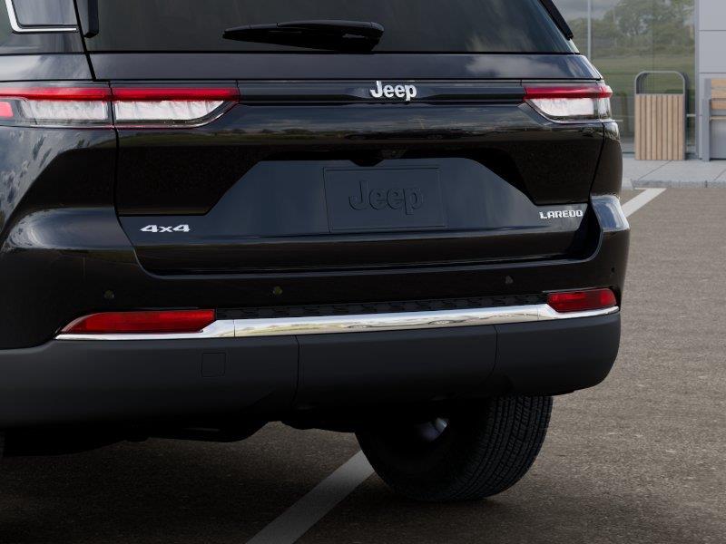 New 2026 Diamond Black Crystal Pearlcoat Jeep Laredo X image 13