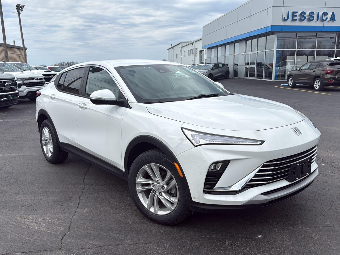 Summit White 2024 Buick Envista Preferred FWD SUV / Crossover Front-Wheel Drive 6-Speed Automatic