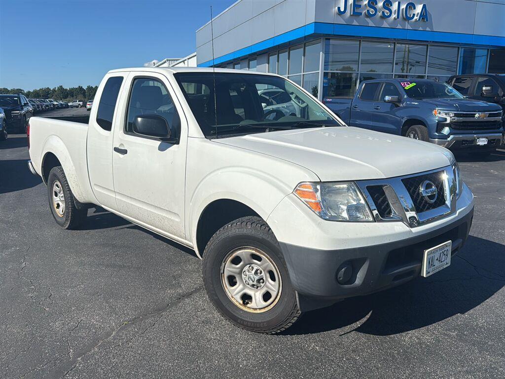 Glacier White 2015 Nissan Frontier Pickup Truck 4X2 Automatic