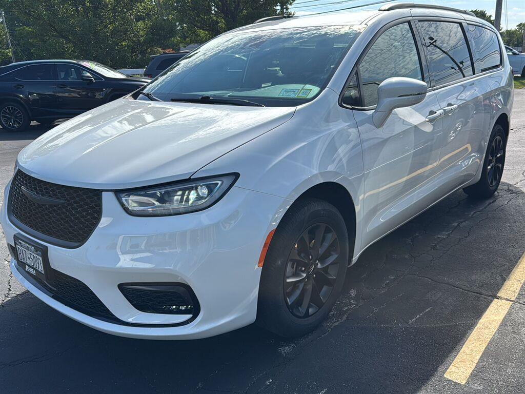 Bright White Clearcoat 2021 Chrysler Pacifica Minivan All-Wheel Drive 9-Speed Automatic