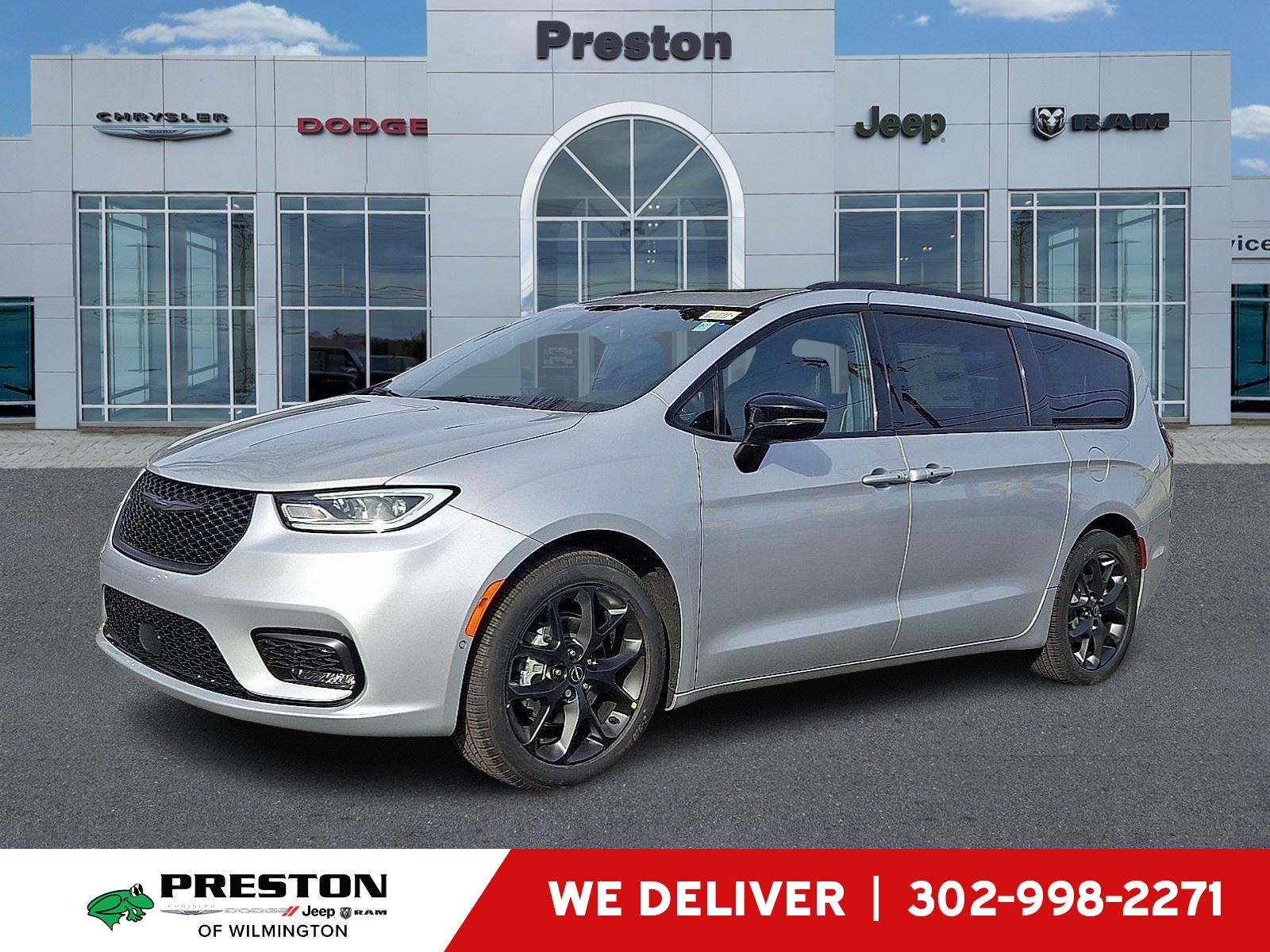 Silver Mist Clearcoat 2026 Chrysler Pacifica Minivan Front-Wheel Drive 9-Speed Automatic