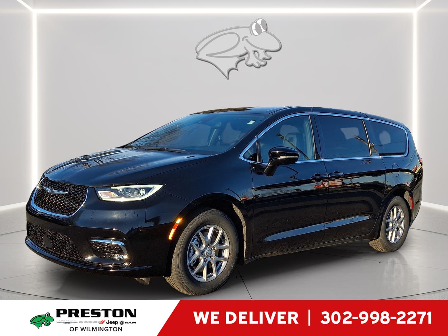 Diamond Black Crystal Pearlcoat 2026 Chrysler Pacifica Minivan Front-Wheel Drive 9-Speed Automatic