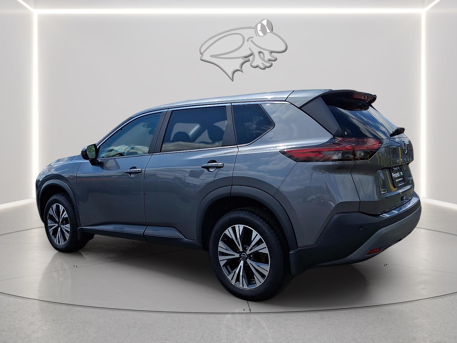 View vehicle photo 3