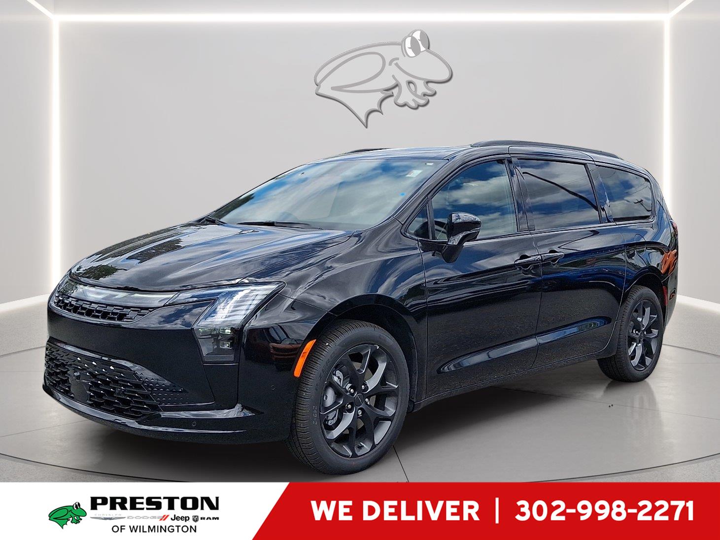 Diamond Black Crystal Pearlcoat 2027 Chrysler Pacifica Minivan All-Wheel Drive 9-Speed Automatic