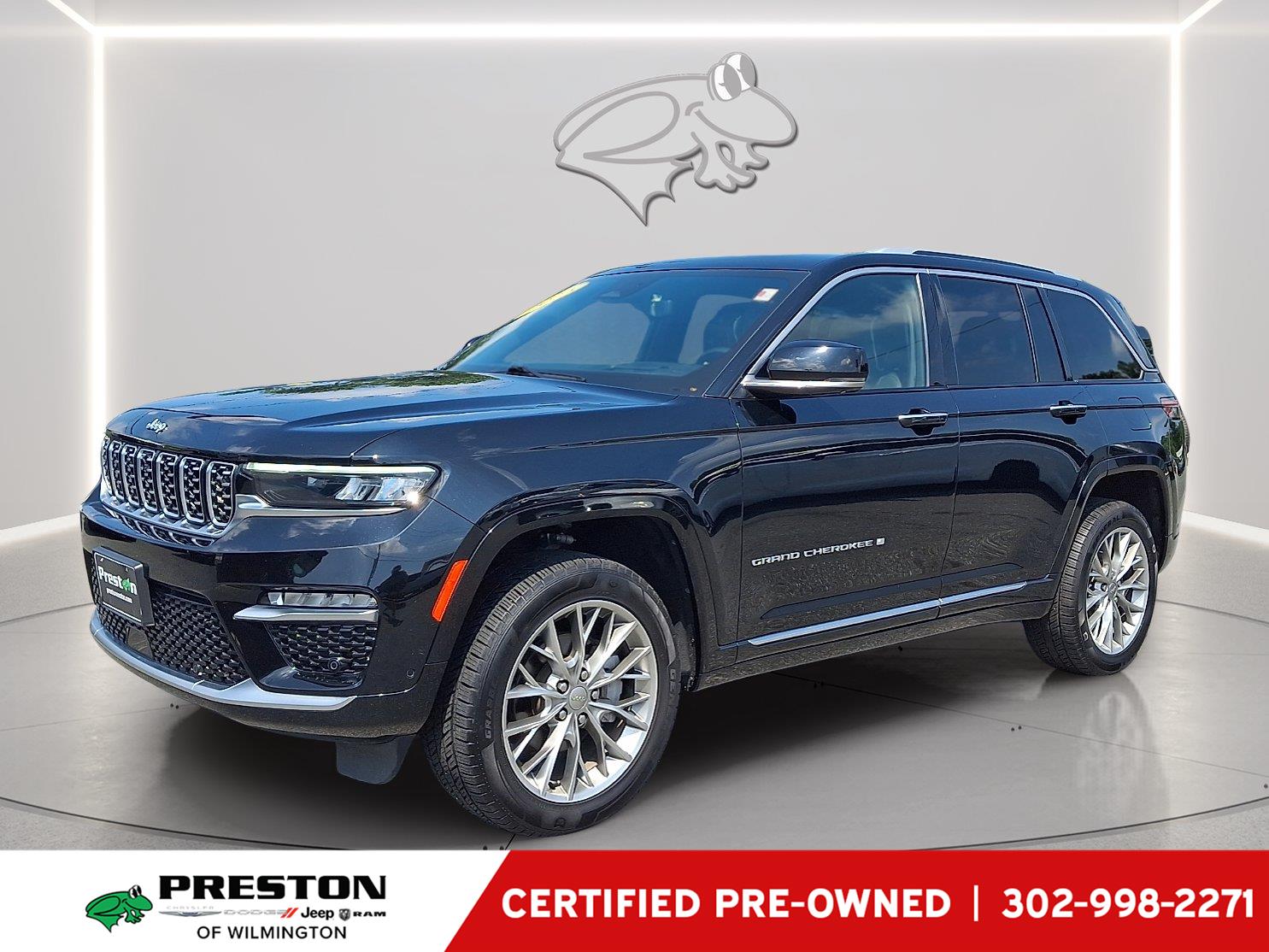 Diamond Black Crystal Pearlcoat 2023 Jeep Grand Cherokee SUV / Crossover Four-Wheel Drive 8-Speed Automatic