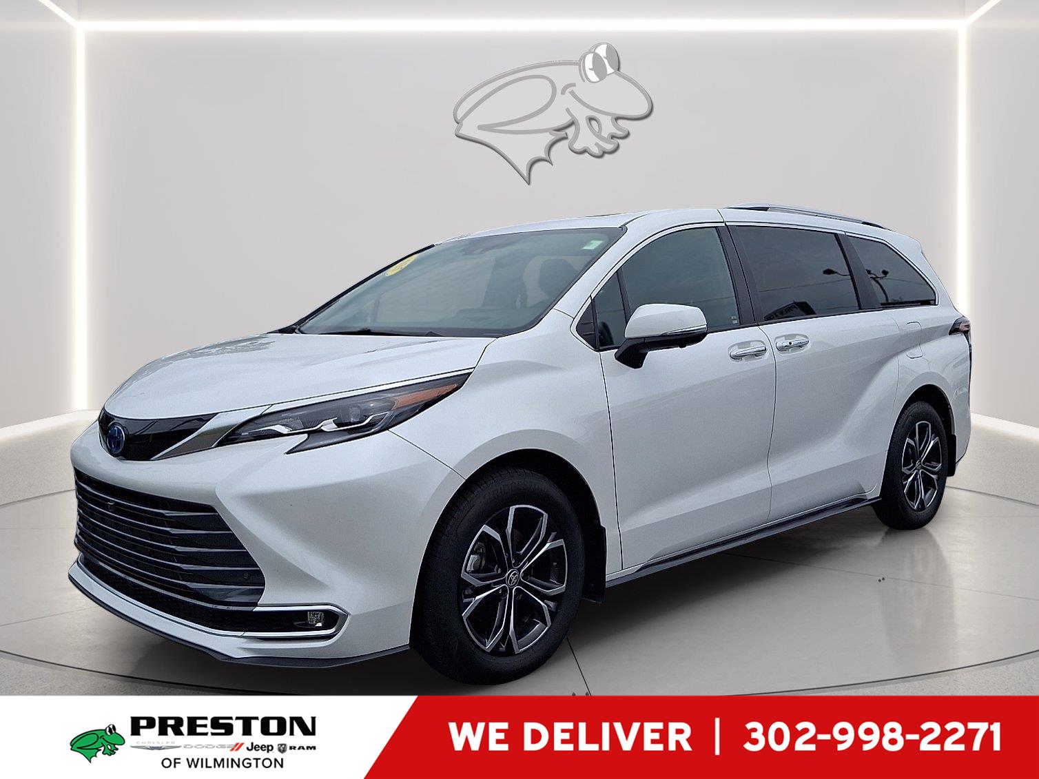 White (Wind Chill Pearl) 2025 Toyota Sienna Minivan All-Wheel Drive Continuously Variable Transmission