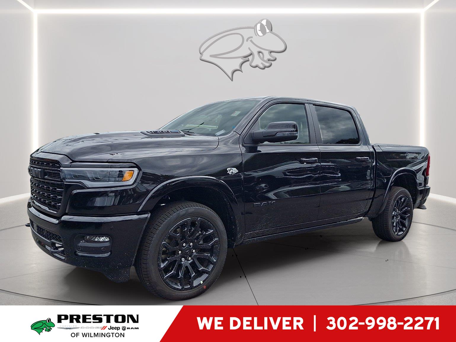 Diamond Black Crystal Pearlcoat 2026 RAM 1500 Pickup Truck Four-Wheel Drive 8-Speed Automatic