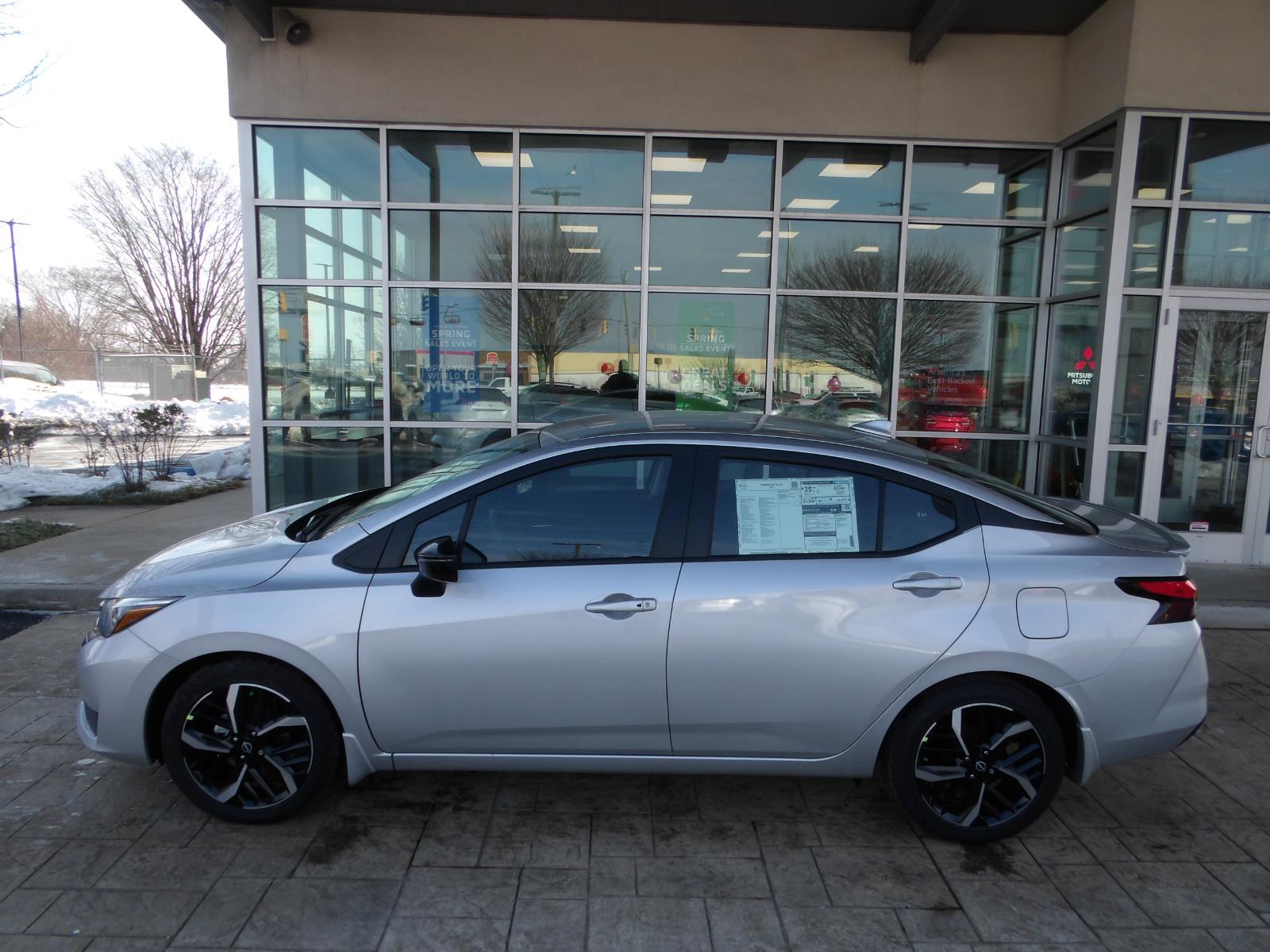 View vehicle photo 4