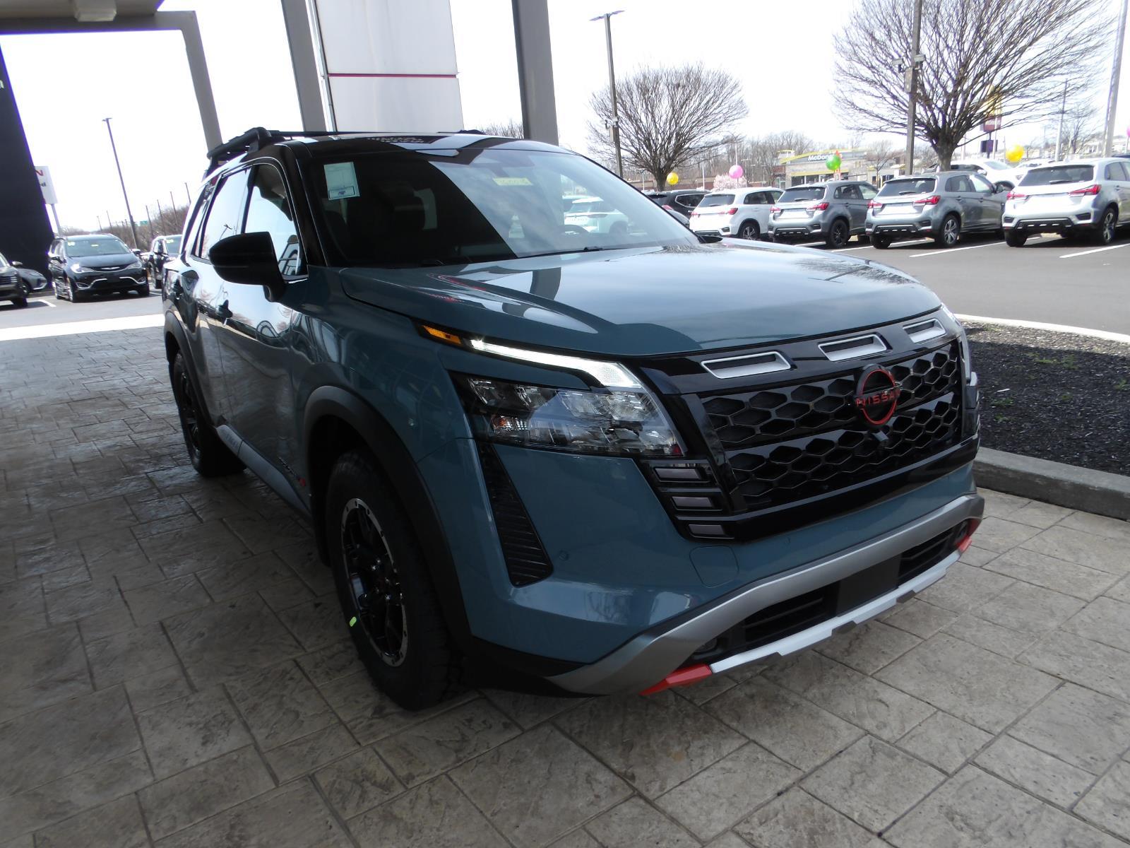 View vehicle photo 3