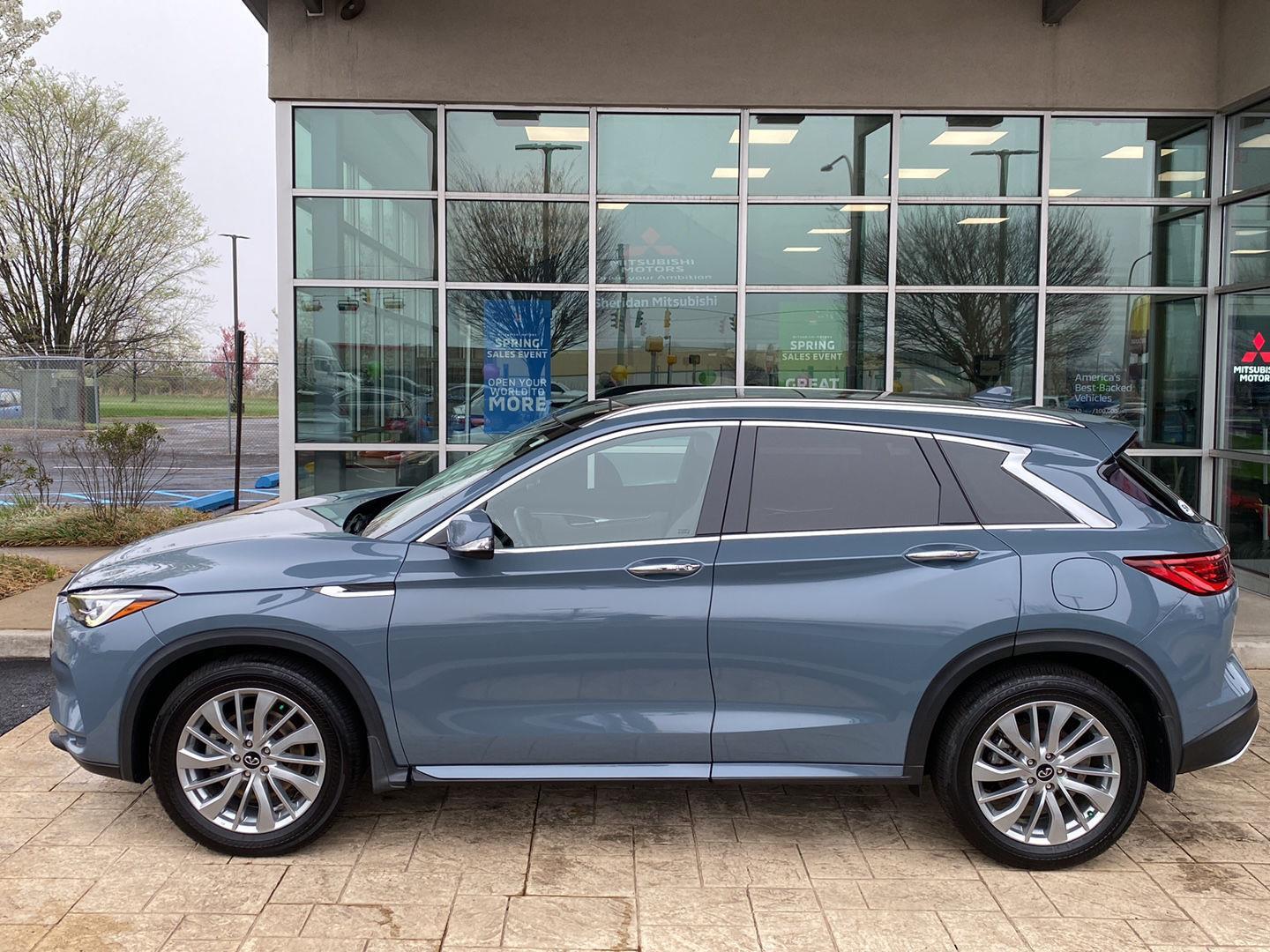 View vehicle photo 4