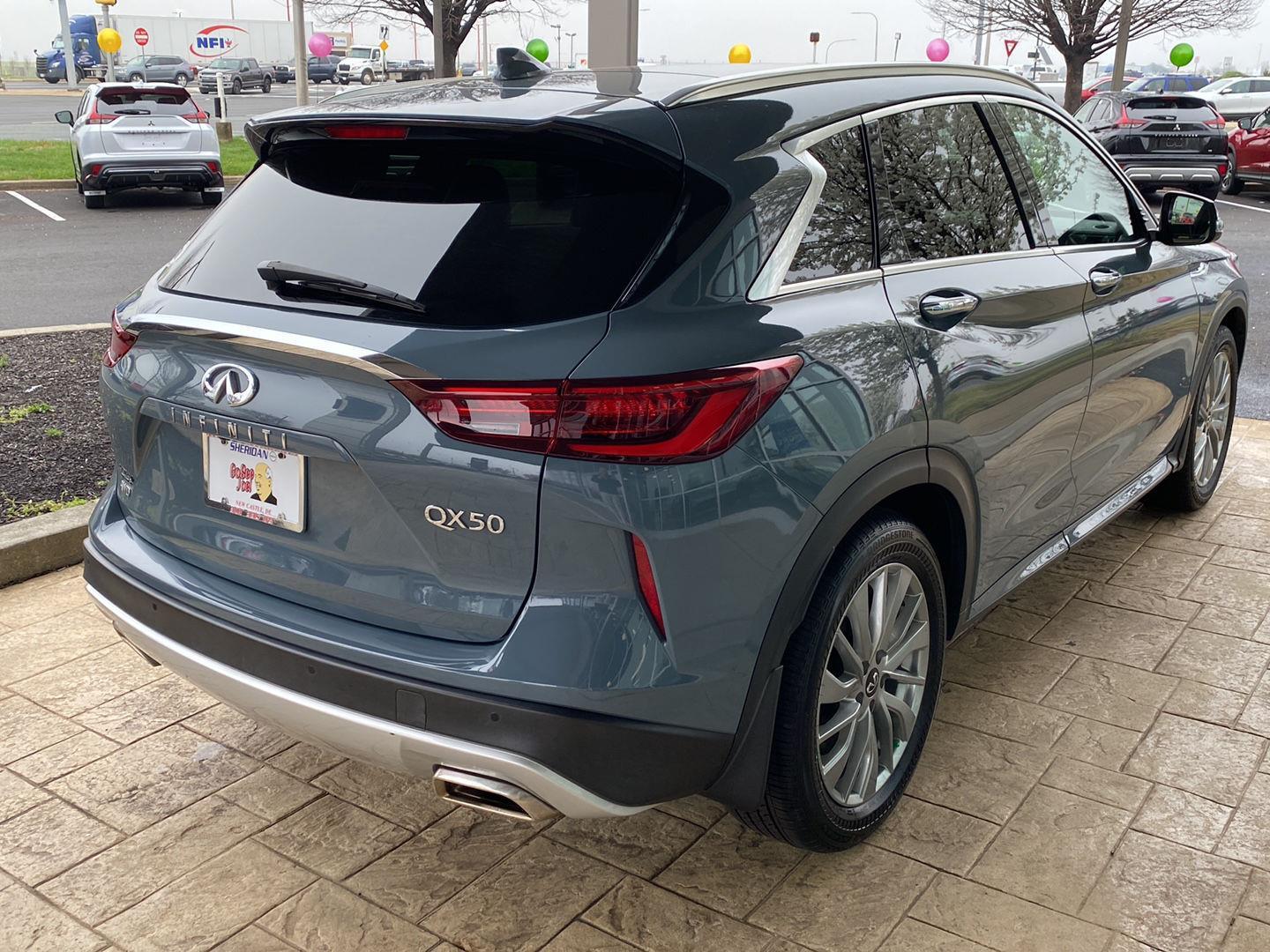 View vehicle photo 7