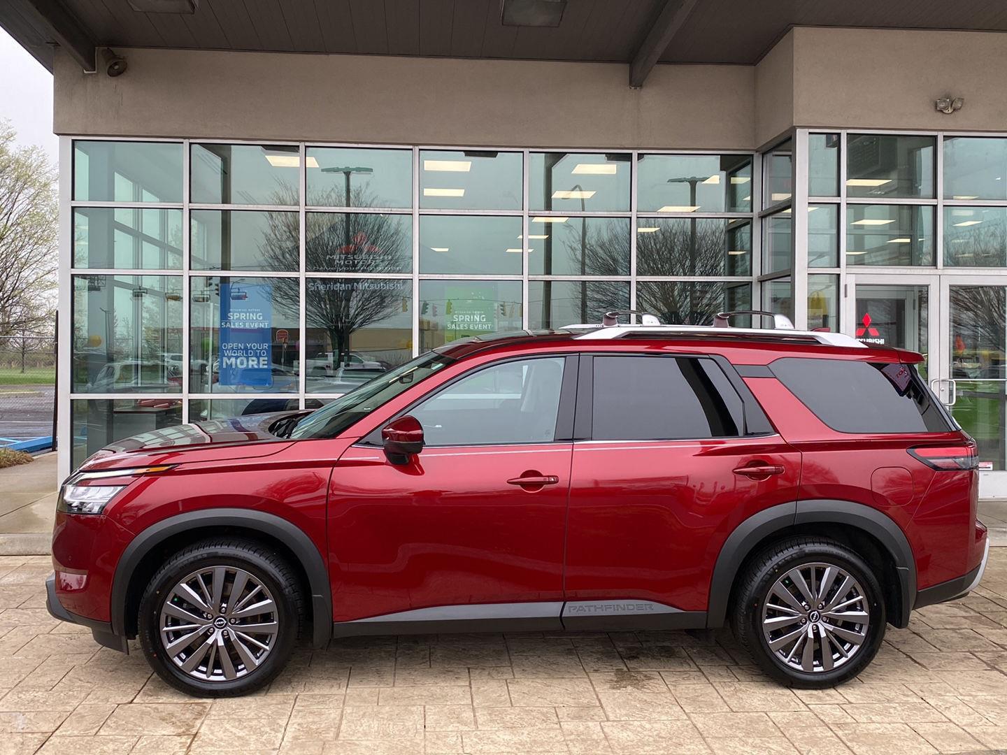 View vehicle photo 4