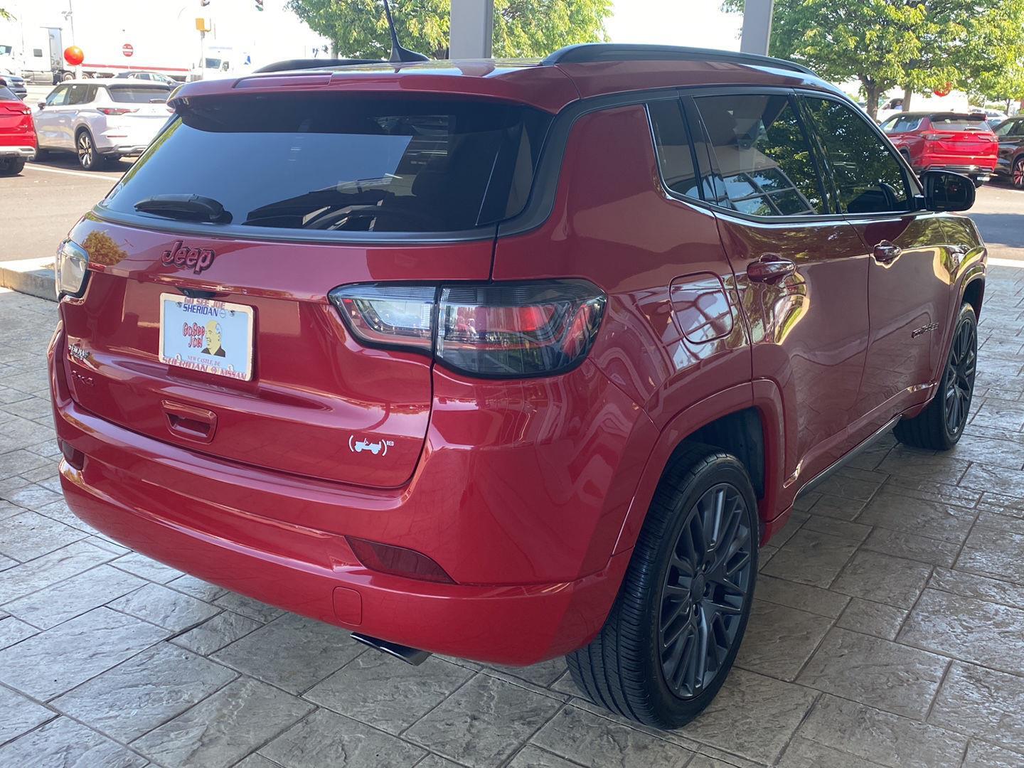 View vehicle photo 7