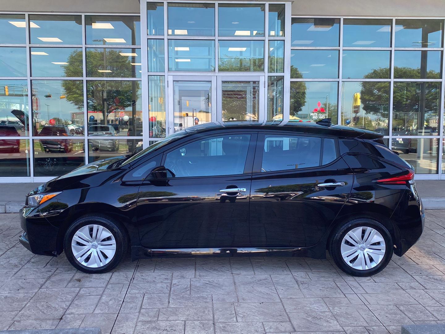 Used 2023 Super Black Nissan S image 5