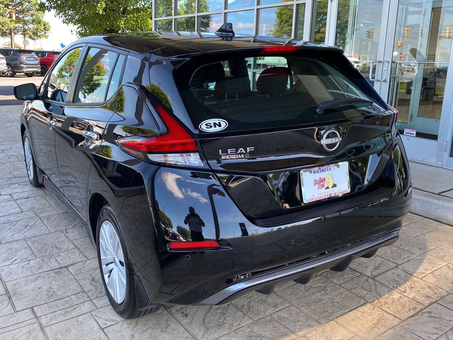 Used 2023 Super Black Nissan S image 6