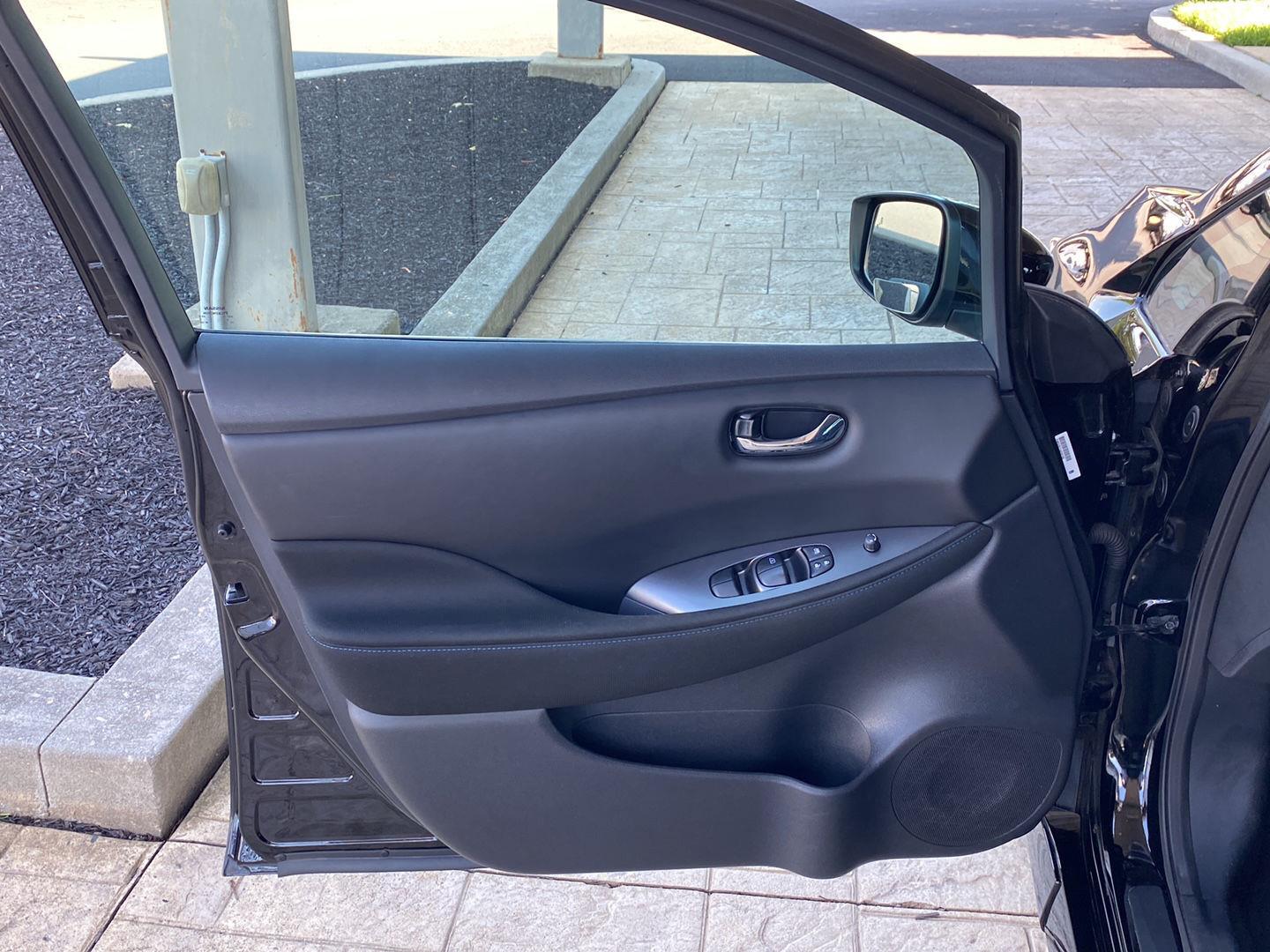 Used 2023 Super Black Nissan S image 18