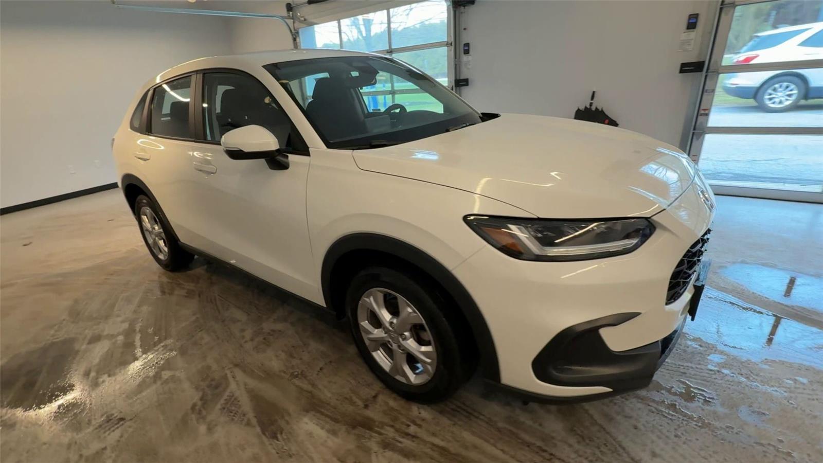 Platinum White Pearl 2023 Honda HR-V LX AWD SUV / Crossover All-Wheel Drive Continuously Variable Transmission