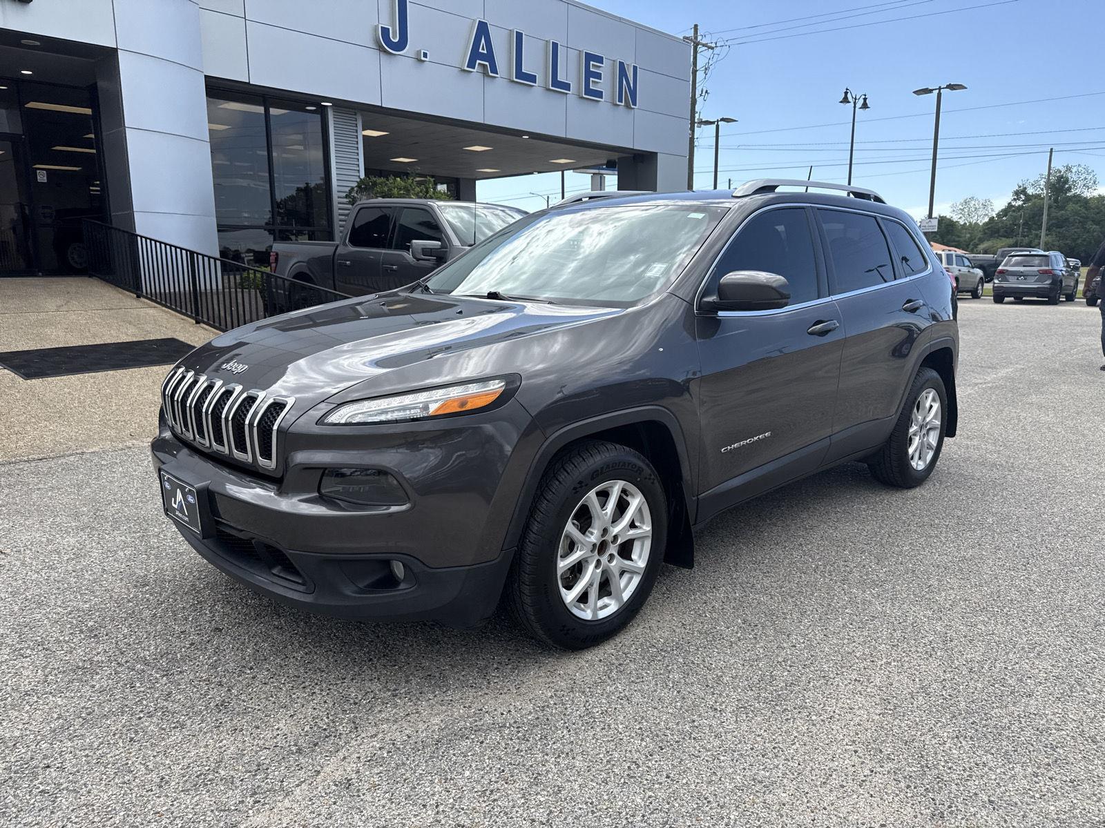 Gray (Granite Crystal Metallic Clearcoat) 2018 Jeep Cherokee Latitude Plus FWD SUV / Crossover Front-Wheel Drive 9-Speed Automatic