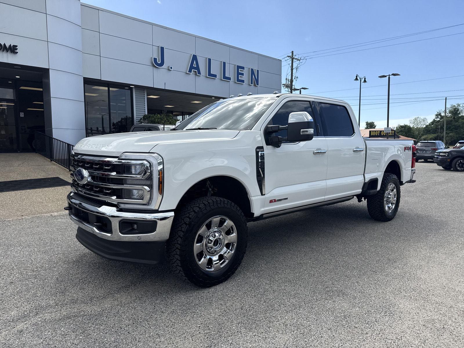 Star White Metallic Tri-Coat 2026 Ford F-250 Super Duty King Ranch Crew Cab 4WD Pickup Truck Four-Wheel Drive Automatic