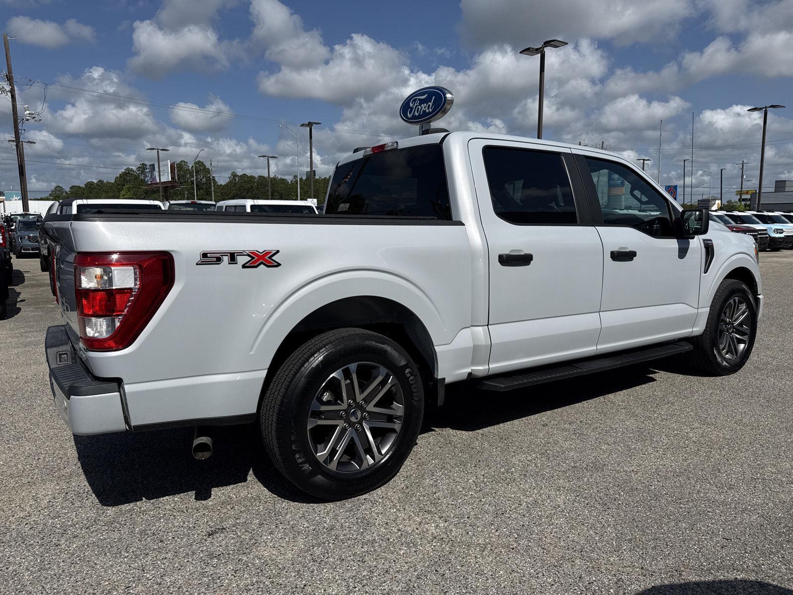 View vehicle photo 3