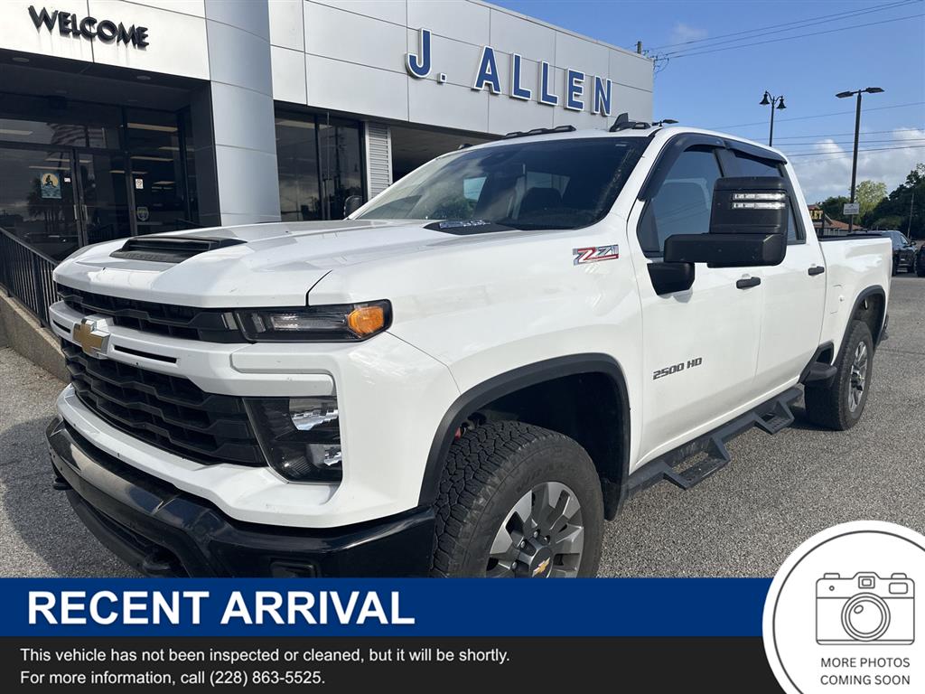 Summit White 2024 Chevrolet Silverado 2500HD Custom Crew Cab 4WD Pickup Truck Four-Wheel Drive Automatic