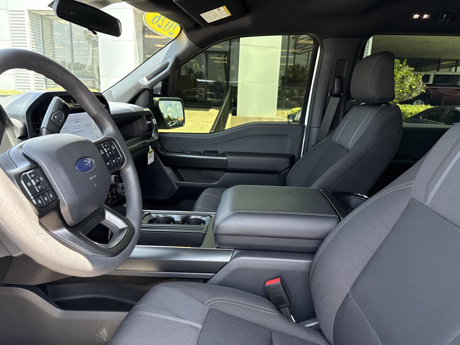 View vehicle photo 4