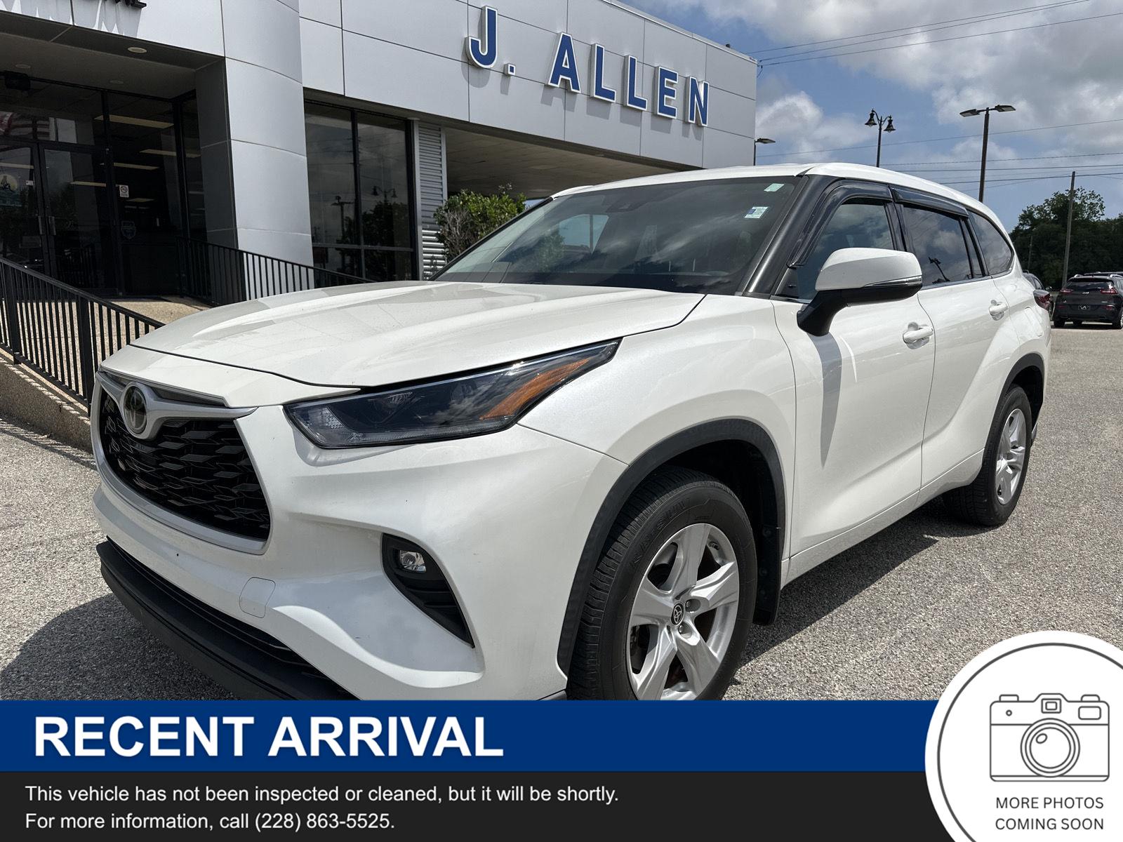 White (Blizzard Pearl) 2021 Toyota Highlander LE AWD SUV / Crossover All-Wheel Drive 8-Speed Automatic