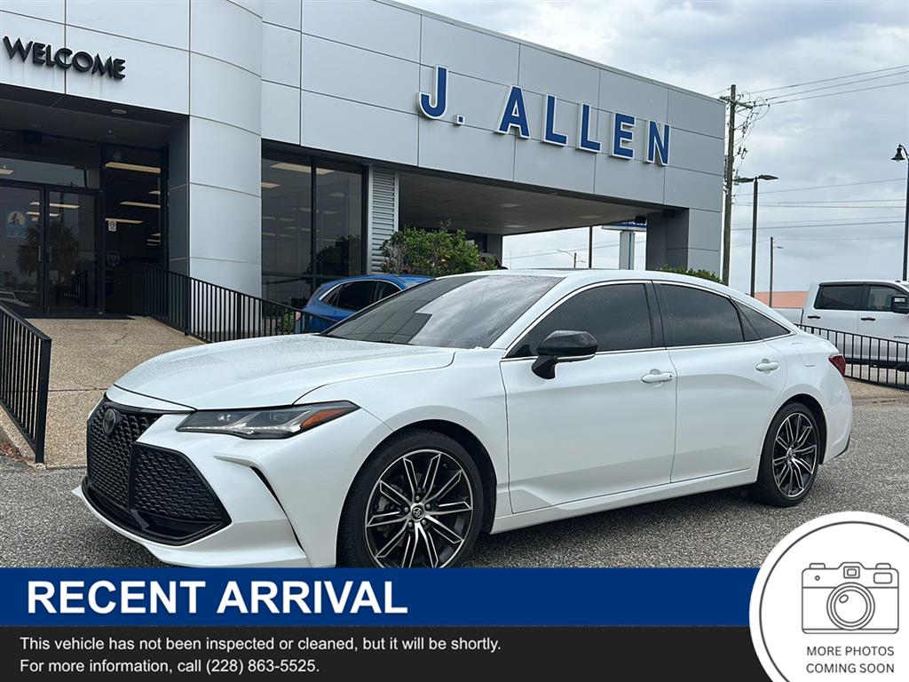 White (Wind Chill Pearl) 2019 Toyota Avalon Touring FWD Sedan Front-Wheel Drive 8-Speed Automatic