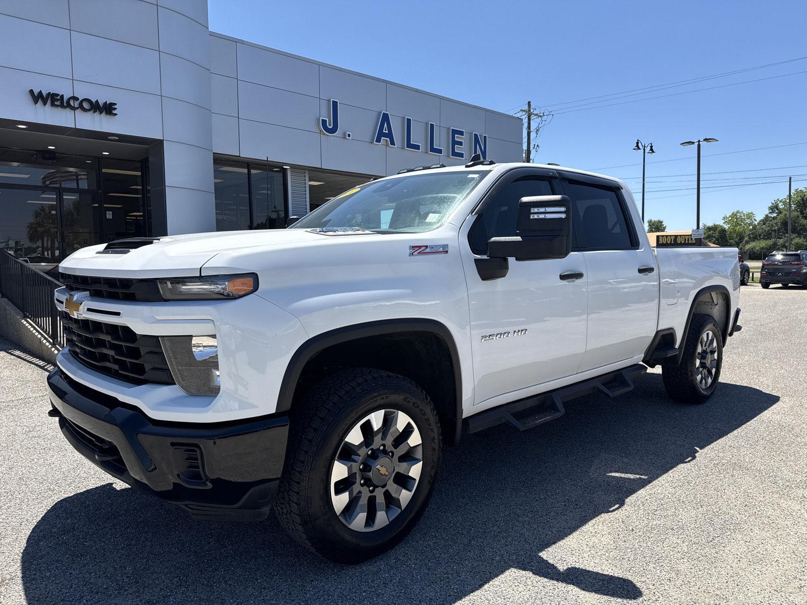 Summit White 2024 Chevrolet Silverado 2500HD Custom Crew Cab 4WD Pickup Truck Four-Wheel Drive Automatic