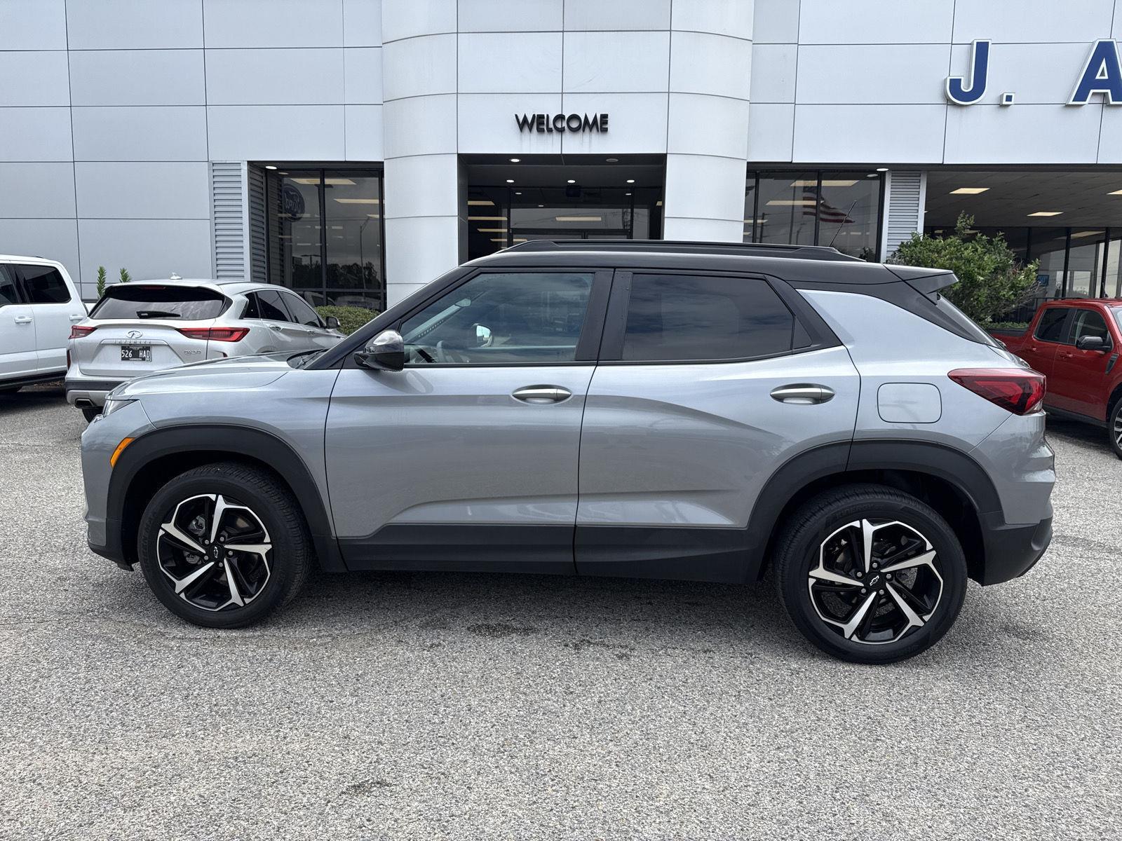 View vehicle photo 2
