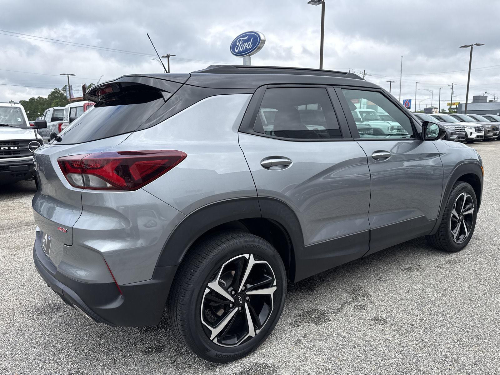 View vehicle photo 3
