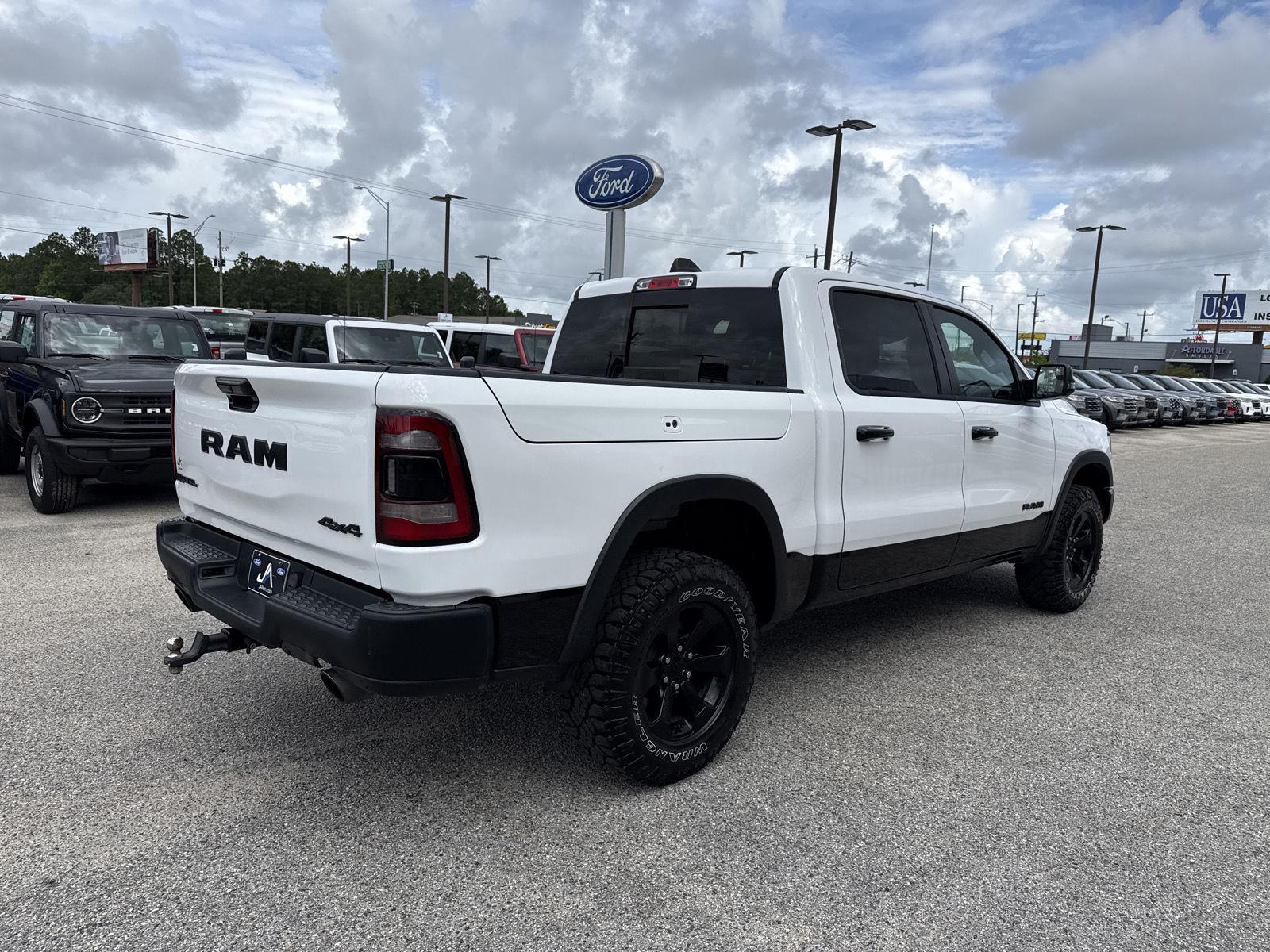View vehicle photo 3