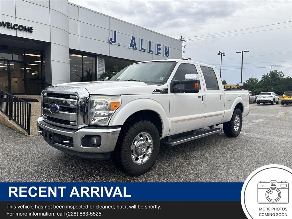 White Platinum Metallic Tri-Coat 2015 Ford F-250 Super Duty Pickup Truck 4X2 6-Speed Automatic