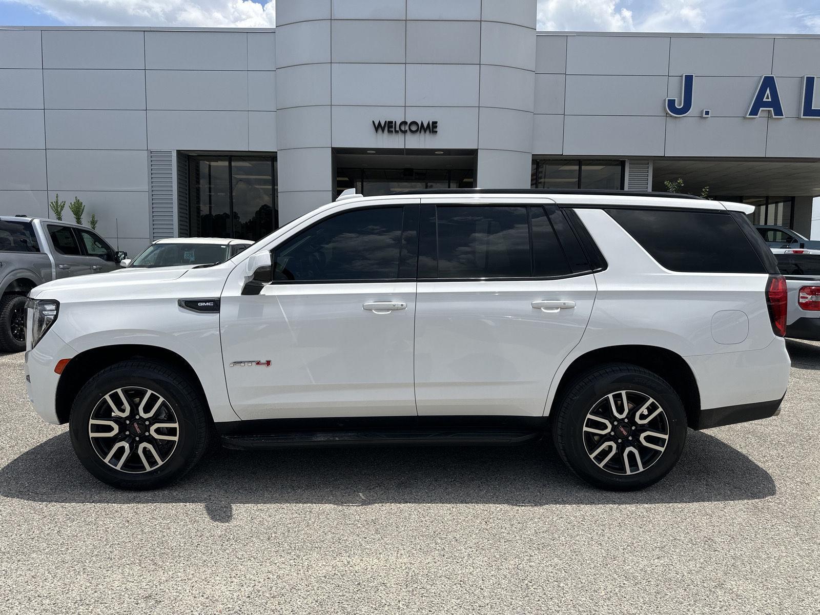 Summit White 2024 GMC Yukon SUV / Crossover Four-Wheel Drive Automatic