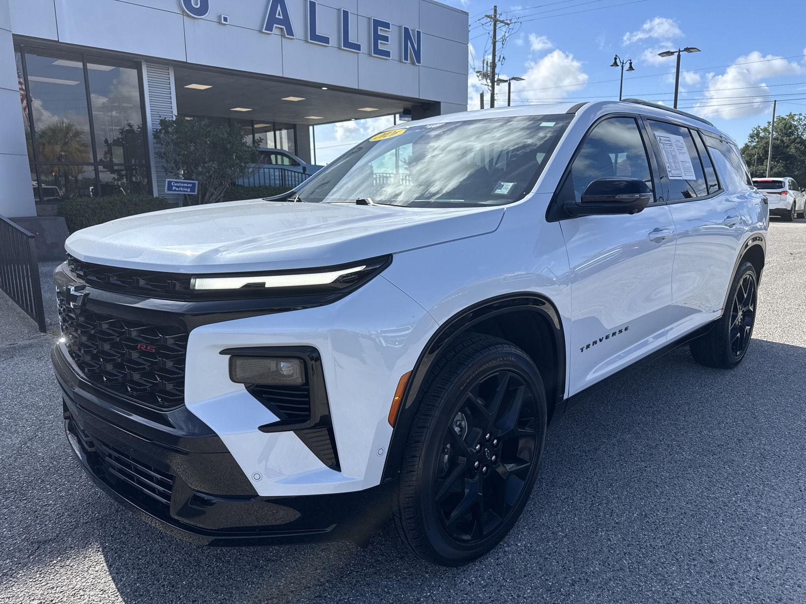 Polar White Tricoat 2026 Chevrolet Traverse SUV / Crossover Front-Wheel Drive 8-Speed Automatic
