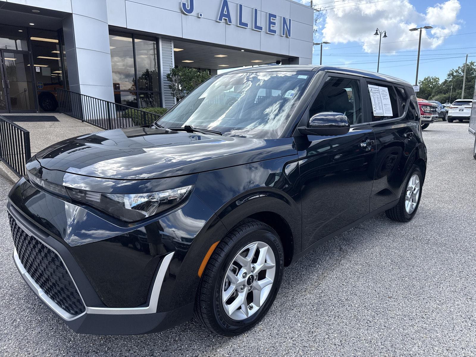 Fusion Black 2024 Kia Soul SUV / Crossover Front-Wheel Drive Continuously Variable Transmission