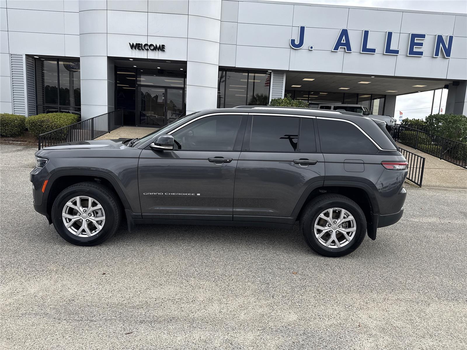 View vehicle photo 2