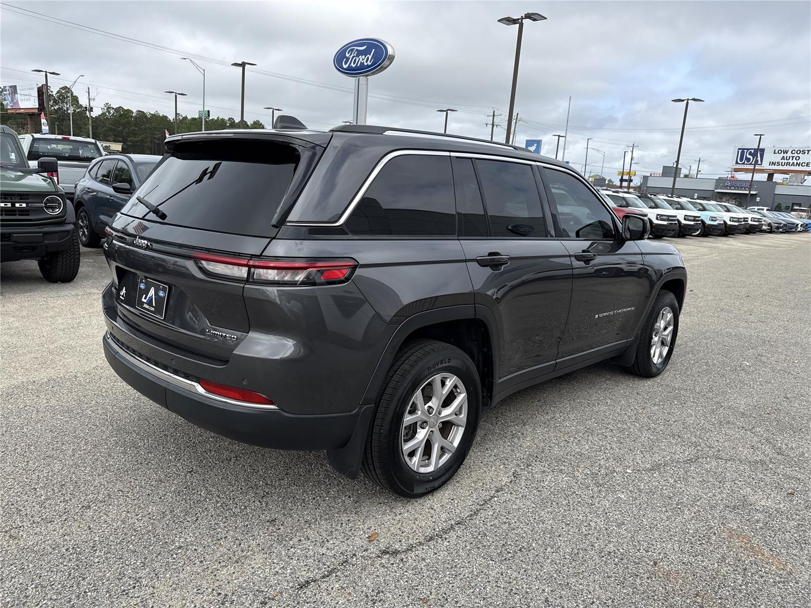 View vehicle photo 3