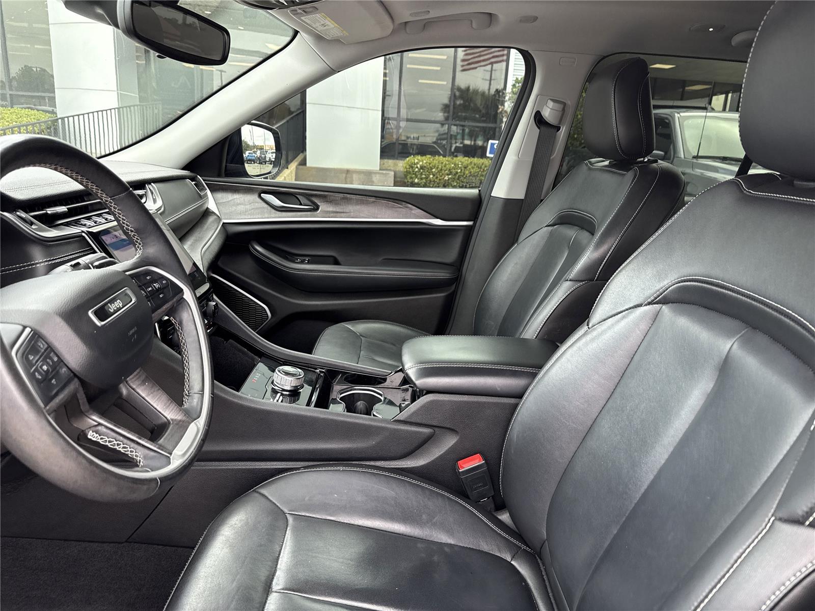 View vehicle photo 4