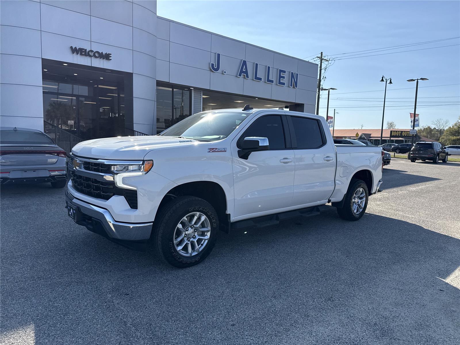 2022 Chevrolet Silverado 1500 LT Crew Cab 4WD