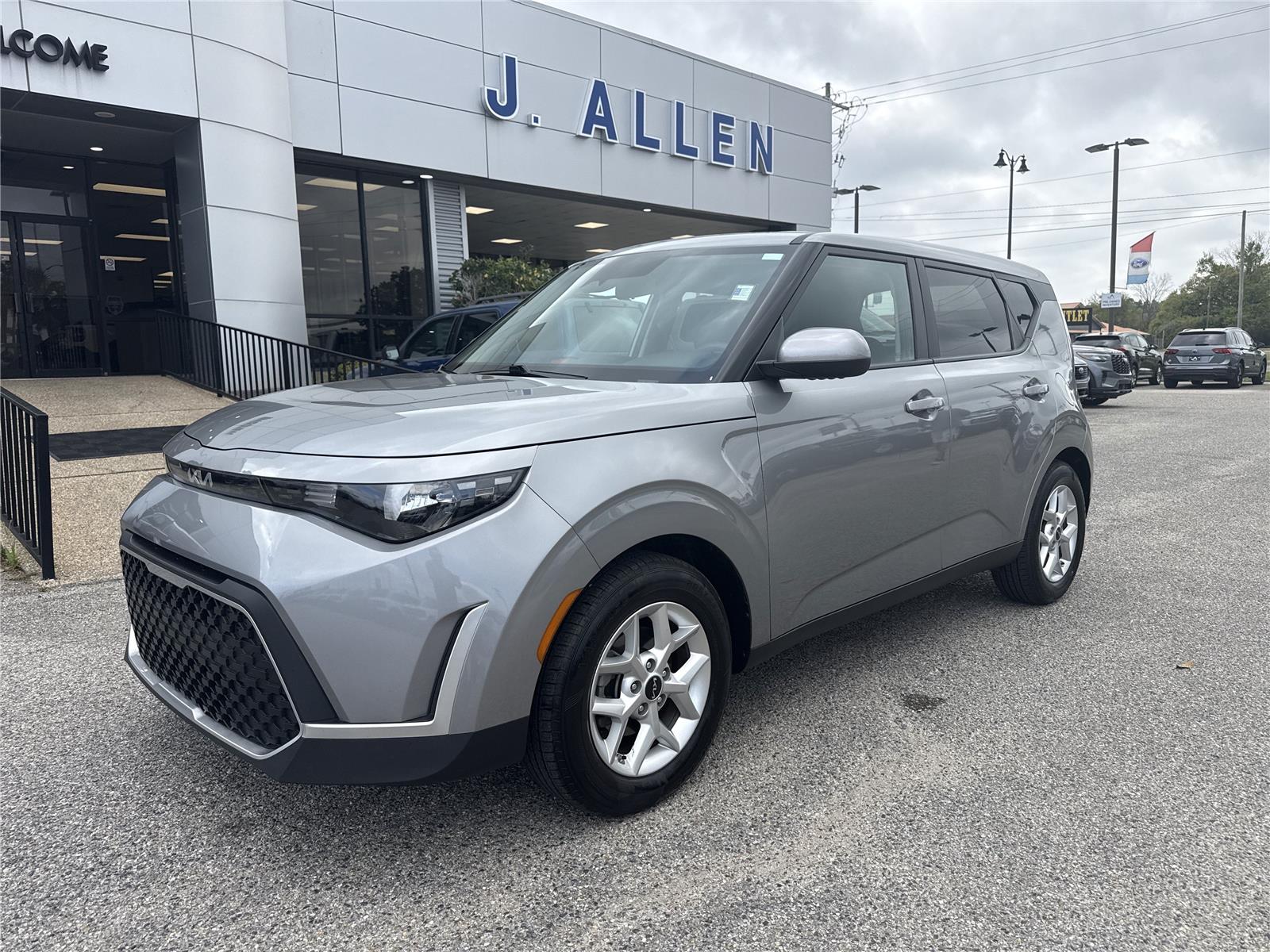 Steel Gray 2024 Kia Soul LX FWD SUV / Crossover Front-Wheel Drive Continuously Variable Transmission