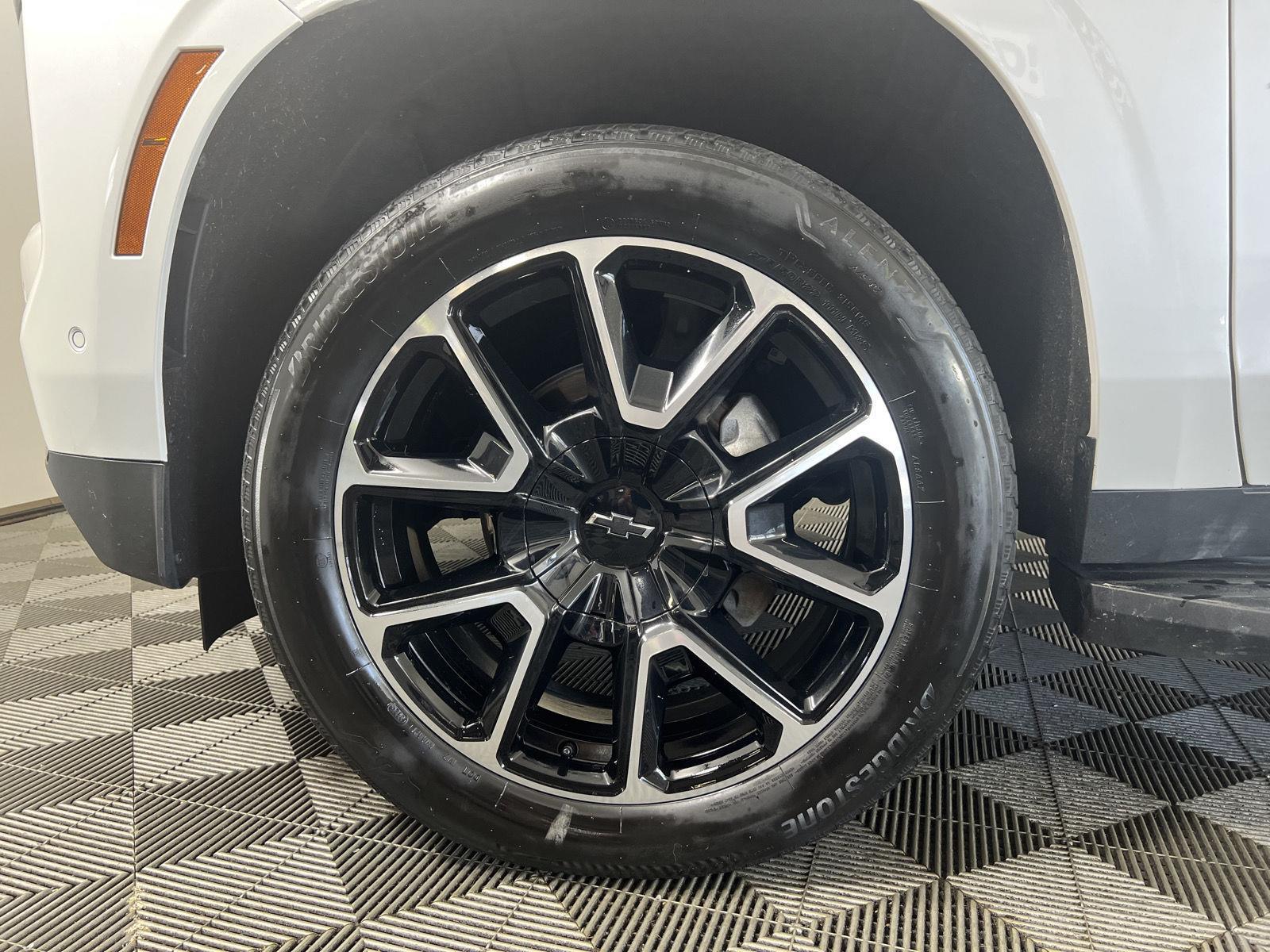 Used 2025 Pearl Chevrolet RST image 35