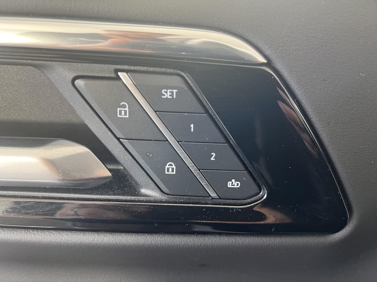 Used 2025 Pearl Chevrolet RST image 8