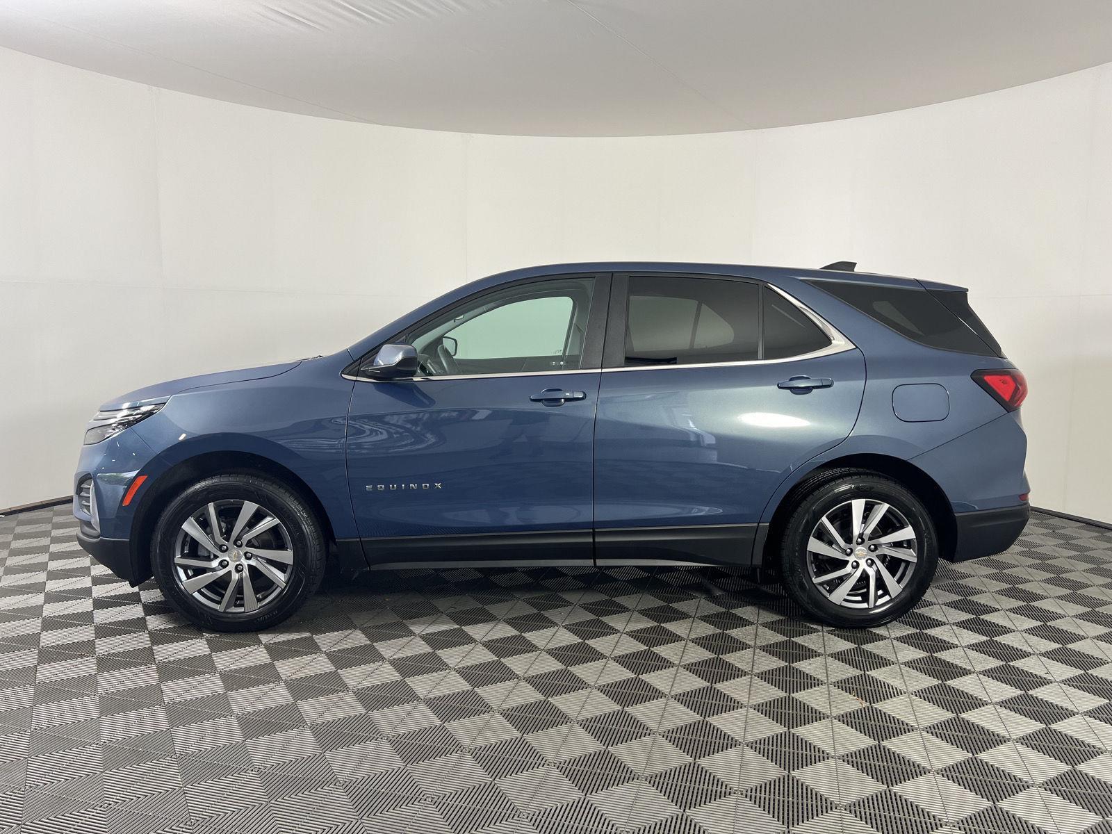 Used 2024 Lakeshore Blue Chevrolet LT image 27